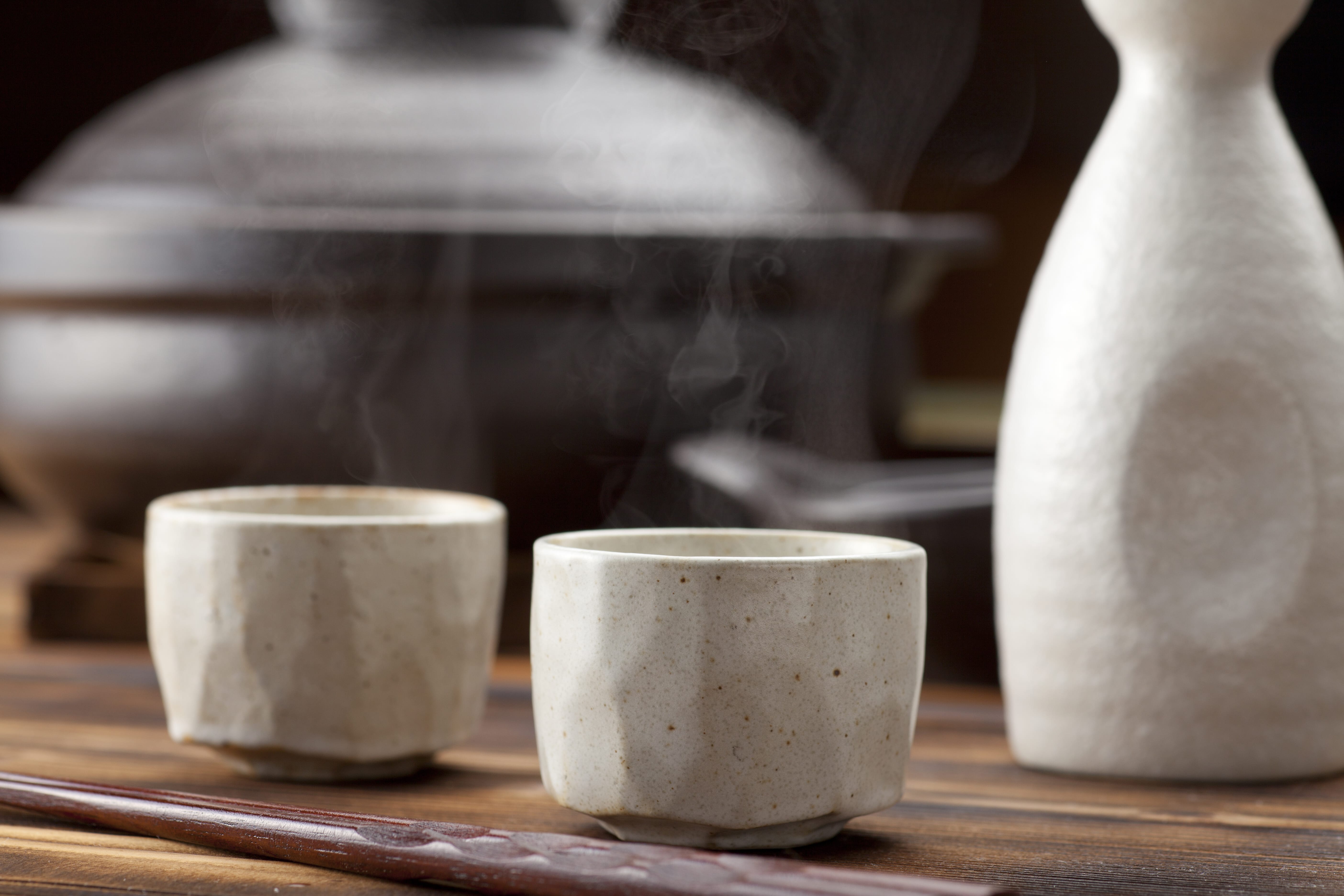 冷酒 燗酒 温度で変わる日本酒の味わい 好みの飲み方を見つけよう 酒みづき 沢の鶴公式