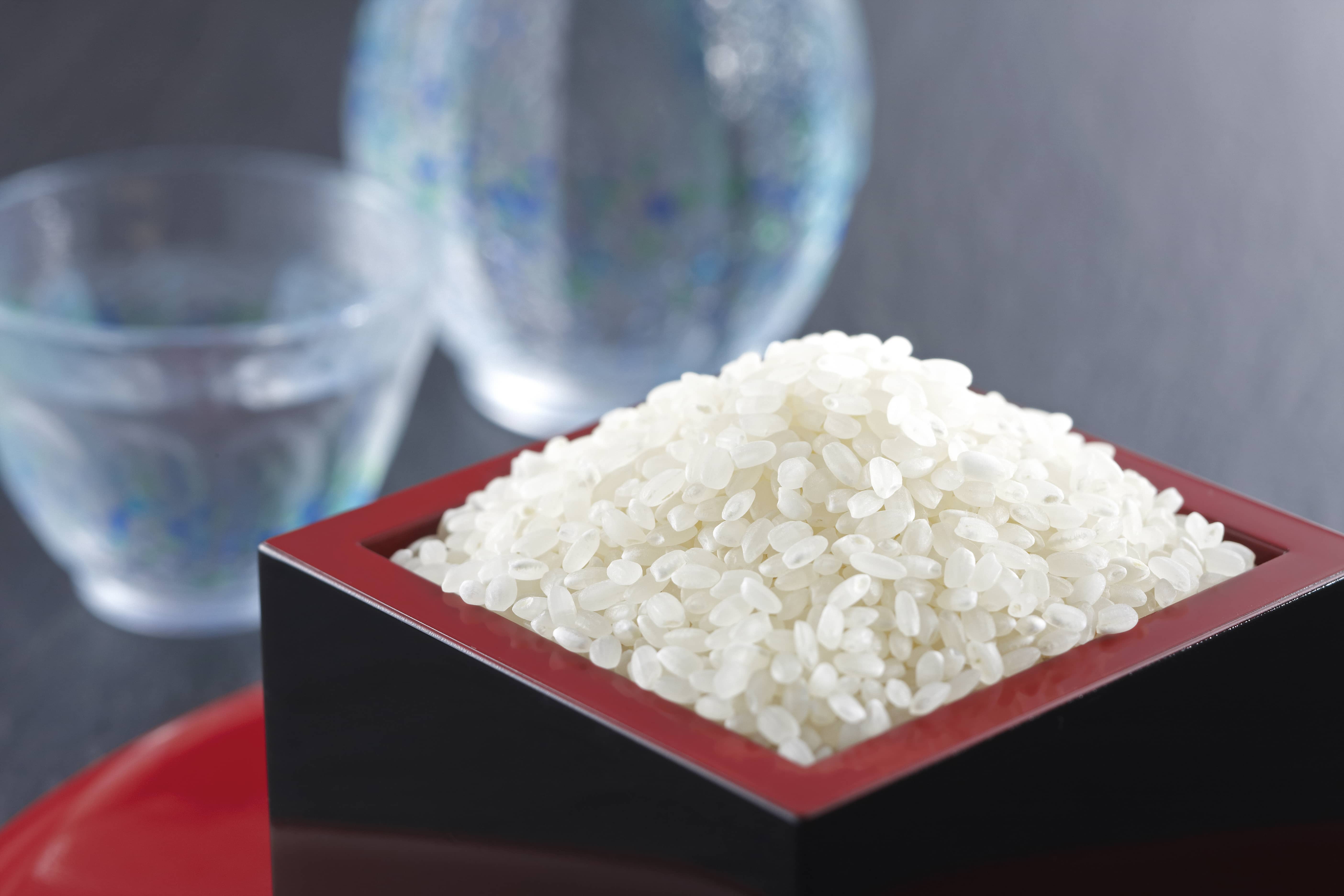 日本酒と焼酎の違いは 原料や製造方法の特徴を知ろう 酒みづき 沢の鶴公式