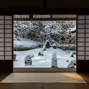 雪見酒で冬の情緒を楽しむ