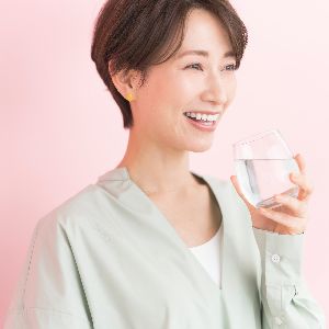 リラックスする女性