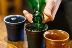 注がれる日本酒