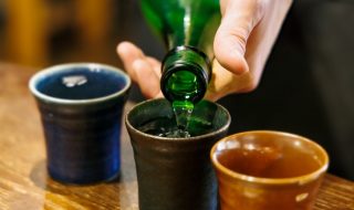 注がれる日本酒