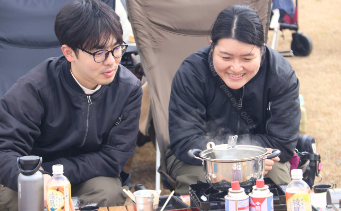 熱燗を楽しむ参加者