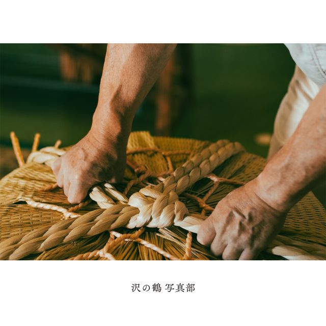 樽場
-taruba-Ⅲ  ---------------------------------------------------
沢の鶴写真部では、
部員(社員)それぞれの視点で、
普段の投稿とは違った沢の鶴をお伝えしていきます。  月に3回、#私の中の沢の鶴 にお付き合いください。
---------------------------------------------------  #樽酒  #樽 
#職人　
#伝統 
#沢の鶴 
#酒蔵 
#神戸 #japan #kobe 
#日本酒  #japanesesake  #sakegram  #rice
#barrel  #cask
#酒のある暮らし #日本酒のある暮らし
#酒飲みと繋がりたい #日本酒で乾杯 
#写真好きな人と繋がりたい 
#カメラ好きな人と繋がりたい 
#ファインダー越しの私の世界
#canon  #ポートレート 
#📷